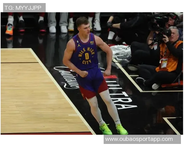 布劳恩展现排球技巧接穆雷长传双手垫球成功完成空接