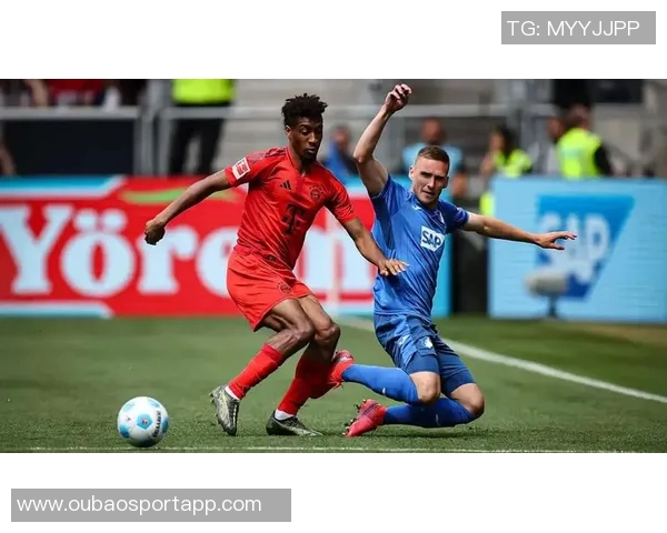 拜仁25-26赛季全家福揭晓夏窗四新援与德超杯奖杯沙拉盘同框亮相