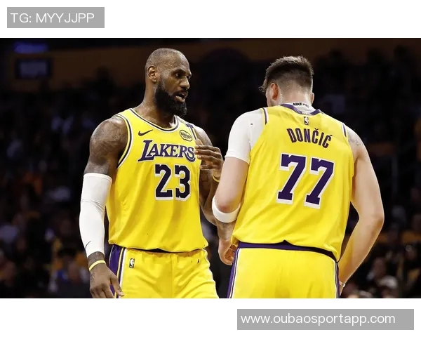 詹姆斯赞扬新援斯玛特艾顿拉拉维亚提升球队硬度与组织能力