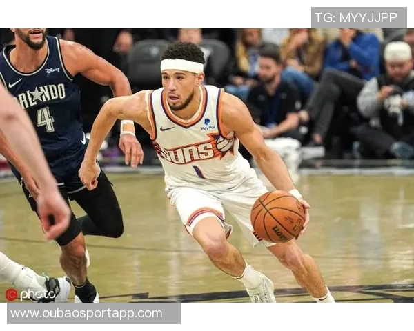 布克首节得分全在半场表现平平9分3助3失误正负值5引发关注