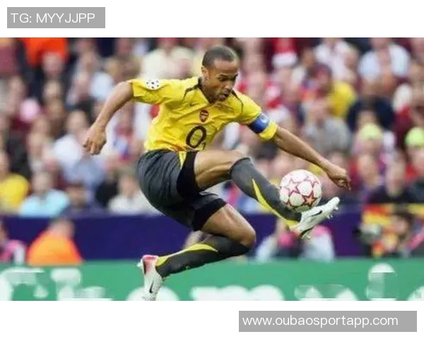 乌尔比希禁区外停球手臂碰球主裁判判罚合理反弹球不算犯规 乌尔比希禁区外停球手臂碰球主裁判判罚合理反弹球不算犯规